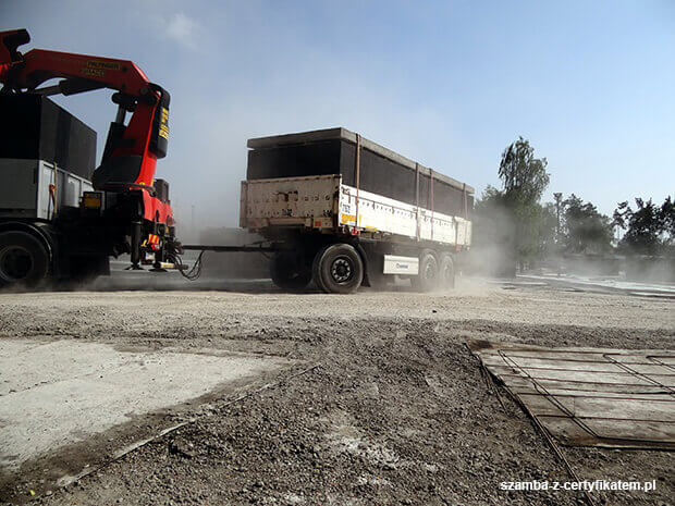 Transport monolitycznych szamb betonowych  w Poznaniu z gwarancją